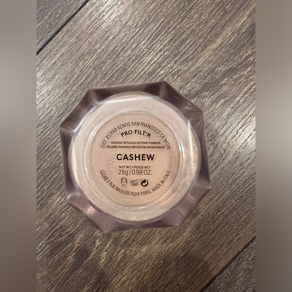 Fenty beauty setting powder in shade cashew